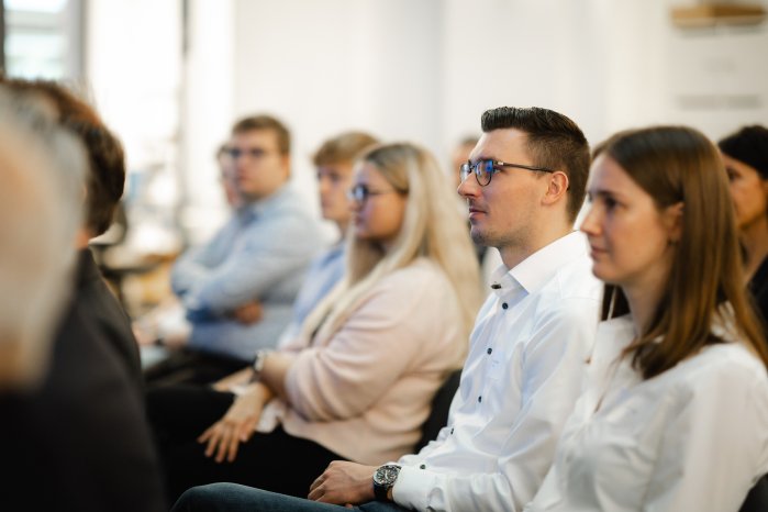 Bild_Beim_Energiesymposium_kamen_Vertreter_aus_dem_Bereich_der_Energieversorgung_zusammen.jpg