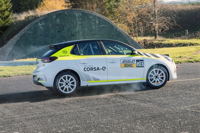 Opel-Corsa-e-Rally-513738.jpg