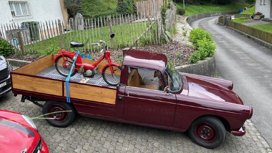 PEUGEOT 404 Camionette und PEUGEOT Bima.jpg