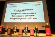 d8941002c6dc1590754c405e0a928184-241206-divi24-pressekonferenz-pflege7129thumb250x150.png