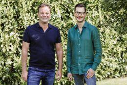 Schauen behutsam nach vorn: Die Wikinger-Geschäftsführer Daniel Kraus (li.) und Janek Kraus. Ab November sind alle Mitarbeiter des Veranstalters wieder auf voller Stundenzahl.