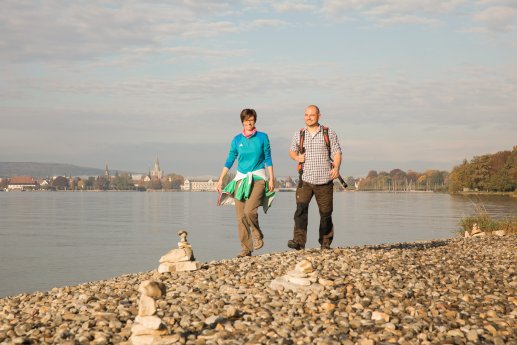 Konstanz-Bodensee-Seeuferweg-Blick-Muenster-Wandern-Steinmaennchen-16_Copyright_MTK-Ulrike-.jpg