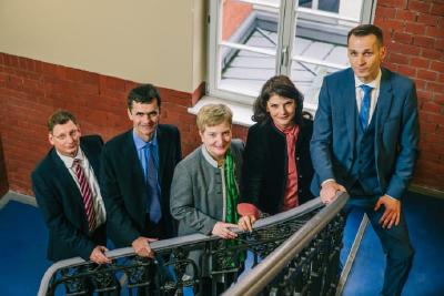 TH-Präsidentin Prof. Dr. Ulrike Tippe (Mitte), Vizepräsidentin Prof. Nikola Budilov-Nettelmann, Vizepräsident Prof. Dr. Stefan Kubica (r.), Vizepräsident Prof. Dr. Ralf Vandenhouten (2.v.l.) und Kanzler Thomas Lehne