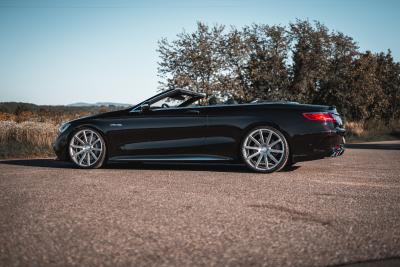 Starkes Luxus-Cabrio mit feinem Schuhwerk - Deville am Mercedes-AMG S 63