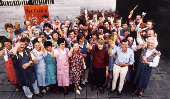 Mitarbeitende der da Vinci Künstlerpinselfabrik in den 80zigern.png