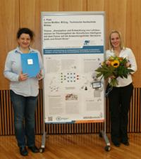 Preisträgerin Janine Breßler (r.) mit Betreuerin Prof. Dr. Janett Mohnke