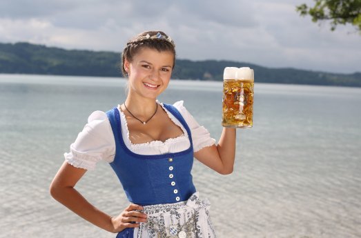 BayerBierkoenigin2017-2018_Lena-Hochstrasser_Masskrug-20.jpg