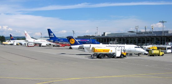 Flughafen_Friedrichshafen_panorama.jpg