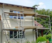 Mit abenteuerlichen Gerüstkonstruktionen gehen unqualifizierte mobile Arbeitskolonnen oft ans Werk. Passiert hier ein Unfall, kann auch der Auftraggeber haften.