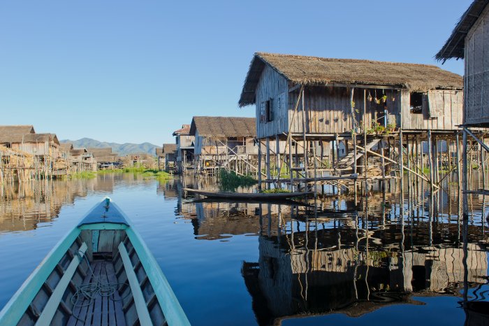 © Javarman, Dreamstime.com, lizensiert für a&e erlebnisreisen__Floating traditional village at.jpg