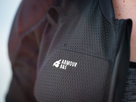 bluegrass-mtb-armour-back-shoulder-d3o-action9.jpg