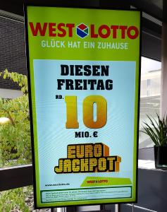 Display im Foyer bei WestLotto