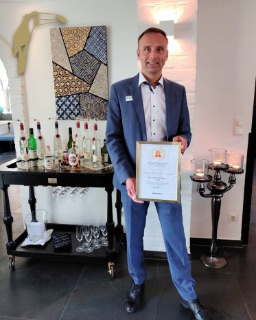 PM Serrahn Golfamore Awards.jpg