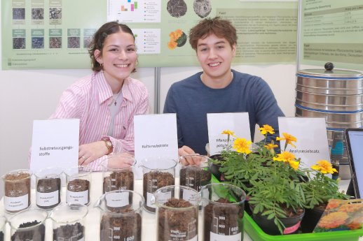 Marah Stehle und Dennis Schneider_1. Platz Biologie.jpg