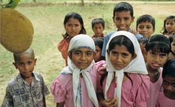 111_Bangladesch_Schulprojekt_Kindergruppe_Quelle Georg_Kraus_Stiftung Homepage.jpg