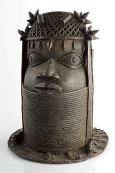 Gedenkkopf-Benin-Bronzen-rem-E25332.jpg