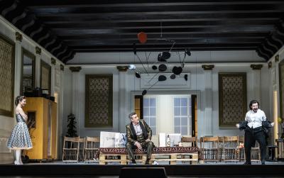 Giulia Montanari (Helga), Karl-Heinz Lehner (Herr Blumenkohl), Dmitry Ivanchey (Hans-André) / Foto: Bettina Stöß