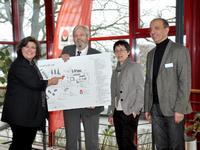 v.l.: Kanzlerin Irene Strebl, Vizepräsident Prof. Dr. Joachim Litz, Finanzministerin Monika Heinold und Metin Toksöz, GMSH vor dem Campusplan / Foto: FH Pressestelle 