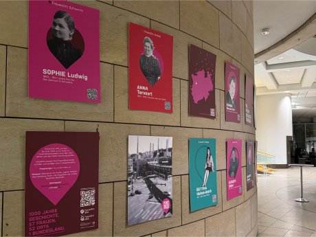 Photo_Poster_Ausstellung_ausgewählter_historischer_Frauenpersönlichkeiten_aus_Nordrhein-Westfale.png