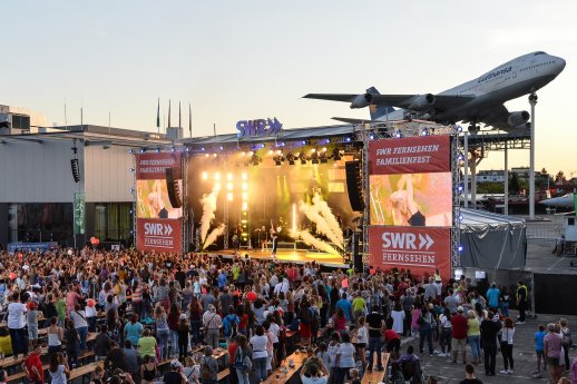 SWR Familienfest Speyer 2018 Bühne.jpg