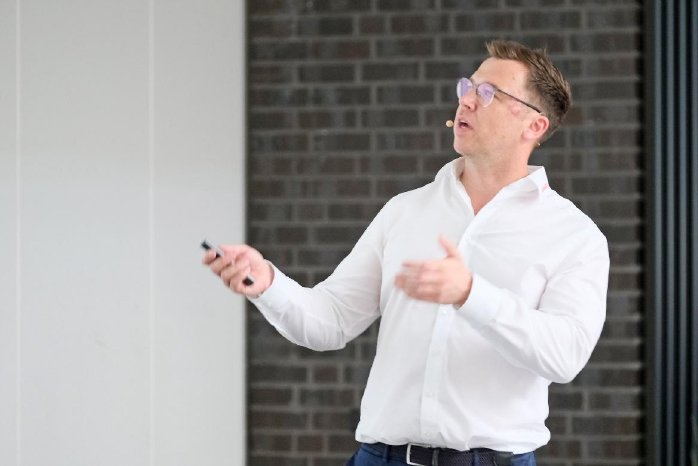 deckert.jpg
