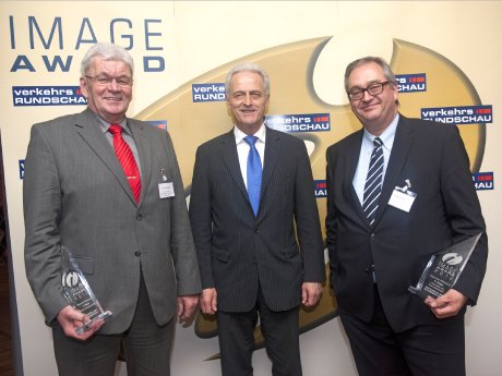 Von links BGL-Präsident Hermann Grewer, Bundesverkehrsminister Dr. Peter Ramsauer und DSLV-.jpg