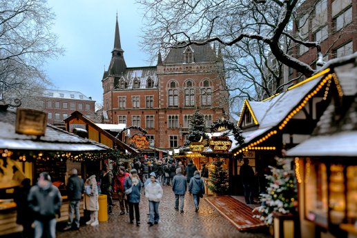 Oldenburg_2023_quer_Lamberti_Markt_Rathaus_CC0_Izabela Mittwollen.jpg
