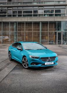 Betörender Eyecatcher: Der Opel Insignia geizt bei der neuen Premium-Ausstattung Insignia Ultimate Exclusive nicht mit seinen Reizen