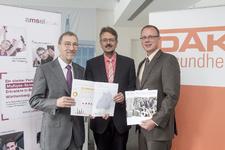 v.l. Prof. Dr. med. Horst Wiethölter, Vorsitzender der AMSEL, Prof. Dr. med. Peter Flachenecker, Mitglied der wissenschaftlichen Begleitgruppe des Deutschen MS-Registers und Tobias Tschinkel, Leiter des Servicezentrums Stuttgart DAK-Gesundheit
