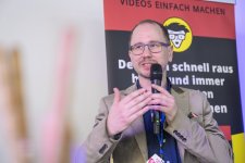 Der erfahrene Filmproduzent und Fachbuch-Autor Dr. Oliver Langewitz gibt Einblicke in das Buch 