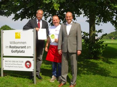 v.l.n.r.: Wolfgang Schütz, Bruno Casola, Bürgermeister Uwe Morgenstern / Foto ©Mythos Schwäbische Alb