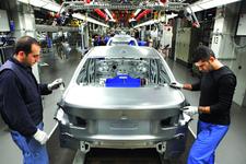 Im neuen Karosseriebau hat BMW alle Prozesse auf die Effizienz der Karosserie-Hauptlinie ausgerichtet. (Foto: BMW)