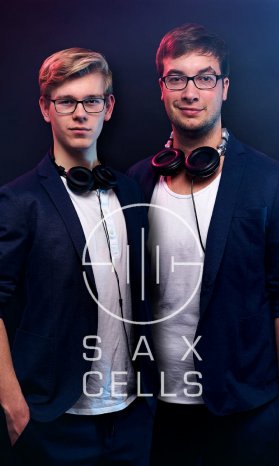DJ-Musik des Duos Sax Cells.jpg