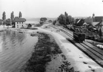 Ansicht des alten Unteruhldingen von 1901. In der Mitte der Bahnhof von Unteruhldingen, links ist das alte Zollhaus zu sehen (Foto: Pfahlbaumuseum Unteruhldingen)