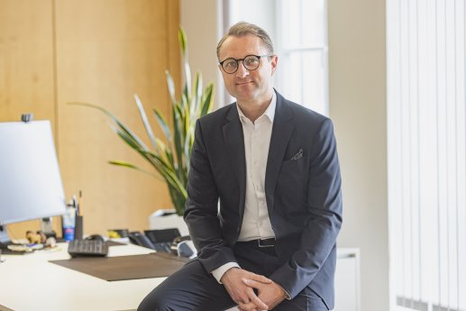 imp_B VK 0002 Portrait Mischak 3 A5qED3C.JPG