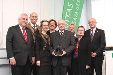 Gemeinsamer Einsatz für Organspende: Reiner Geisler (Novitas BKK), Prof. Dr. Eckhard Nagel, Anke Boltz, Dr. Ulrike Wirges (DSO), Preisträger Ulrich Boltz, Lieselotte Hartwich (1. Vorsitzende BDO e. V.), Monika Kracht (ehem. 1. Vorsitzende BDO e. V.) und Oberbürgermeister Reinhard Paß