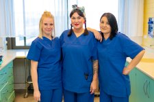 Rund 2.350 Mitarbeiterinnen und Mitarbeiter arbeiten im Klinikum Karlsruhe in den Pflege- und Funktionsdiensten.