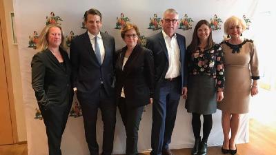 Die süße Sehenswürdigkeit am Rhein feiert ihr Jubiläum mit einer Geburtstagsgala und Festtagen für Besucher. v.l.n.r. Christiane Hinz, Leopold Hoesch, Annette Imhoff, Dr. Christian Unterberg-Imhoff, Susanne Imhoff, Ute Dondorf.
© Schokoladenmuseum Köln GmbH