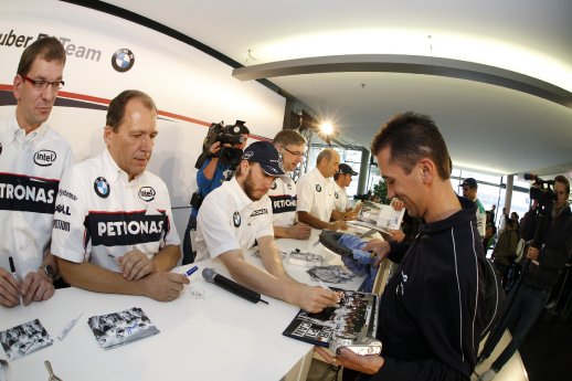 Autogrammstunde BMW Sauber F1 Team.jpg