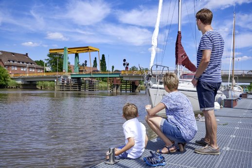 Klappbrücke_Stör Heiligenst ©Holstein Tourismus u photocompany.jpg