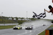 Die Gewinner von Schnitzel Alm bei der Zieldurchfahrt