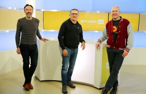 Das Projektteam von „Quarta Parete“ entwickelt ein innovatives Medienformat (v.l.): Sascha Devigne (STUDIO 47), Josip Sosic (VHS-Projektleiter „Radio-Duisburg-Jugendredaktion“) und Frank Oberpichler (Ruhrpodcast).