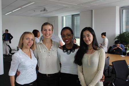 Die Studentinnen Liliia Pohl, Louisa Hasse, Siphokazi Moloinyane und Jiaxin Xie präsentierten an der Hochschule Osnabrück ihr Projekt zur Integration von Flüchtlingen in Osnabrück.