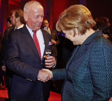 CDU Parteitag 2014 v.l. Heinrich Becker (Gaffel), Angela Merkel.jpg