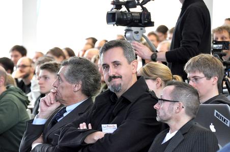 Von links: Bürgermeister der Hansestadt Lübeck, Bernd Saxe; Moodle-Begründer Martin Dougiamas; Organisator Andreas Wittke (Autor: Fachhochschule Lübeck)