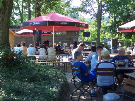 Biergarten am Hotelhafen.jpg