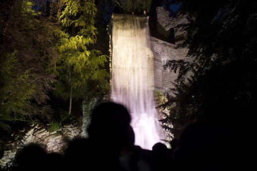 Beleuchtete Wasserspiele Copyright Kassel Marketing GmbH (2).jpg