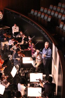 Ulf Schirmer dirigiert das Tokyo Philharmonic Orchestra_Generalprobe von Die Hochzeit des F.JPG