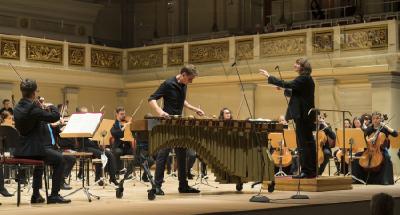 Die Deutsche Streicherphilharmonie und der Perkussionist Alexej Gerassimez im Konzerthaus Berlin / Foto: Kai Bienert