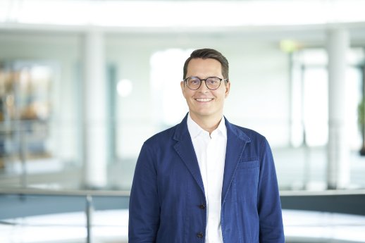 BarmeniaGothaer_Thomas_Bischof_Portrait 2.jpg